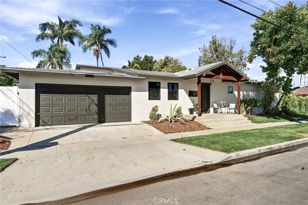 2001 Carfax Property Photo 2
