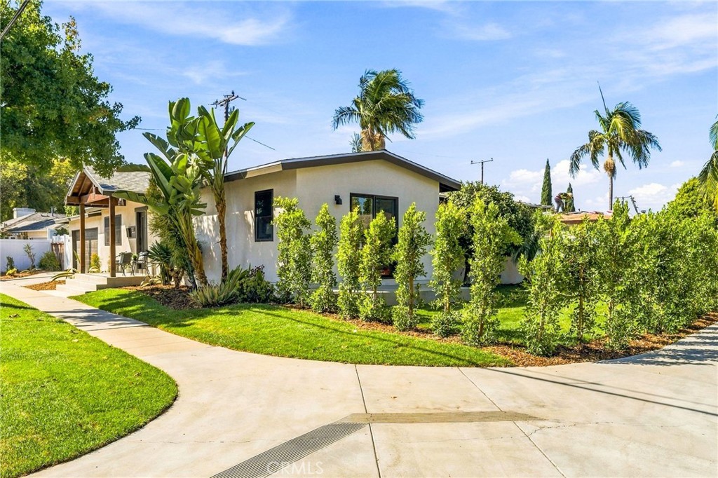 2001 Carfax Property Photo 3