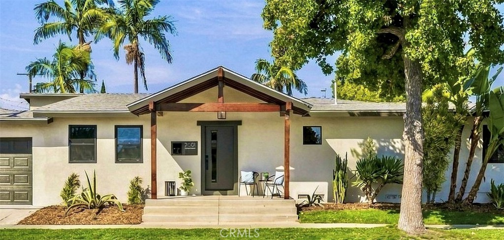 2001 Carfax Property Photo 4