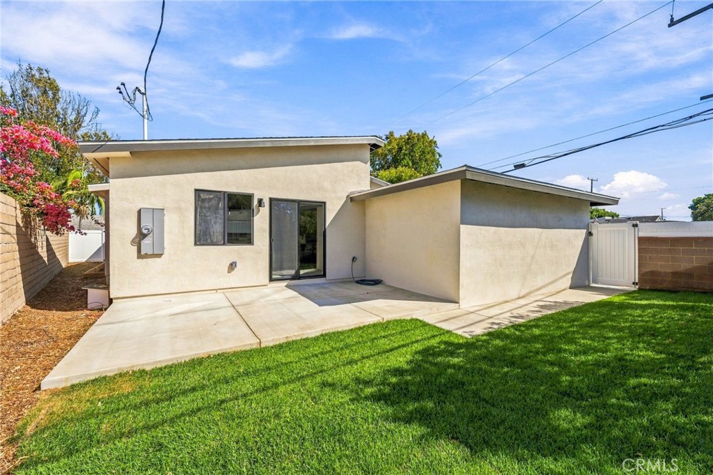 2001 Carfax Property Photo 33