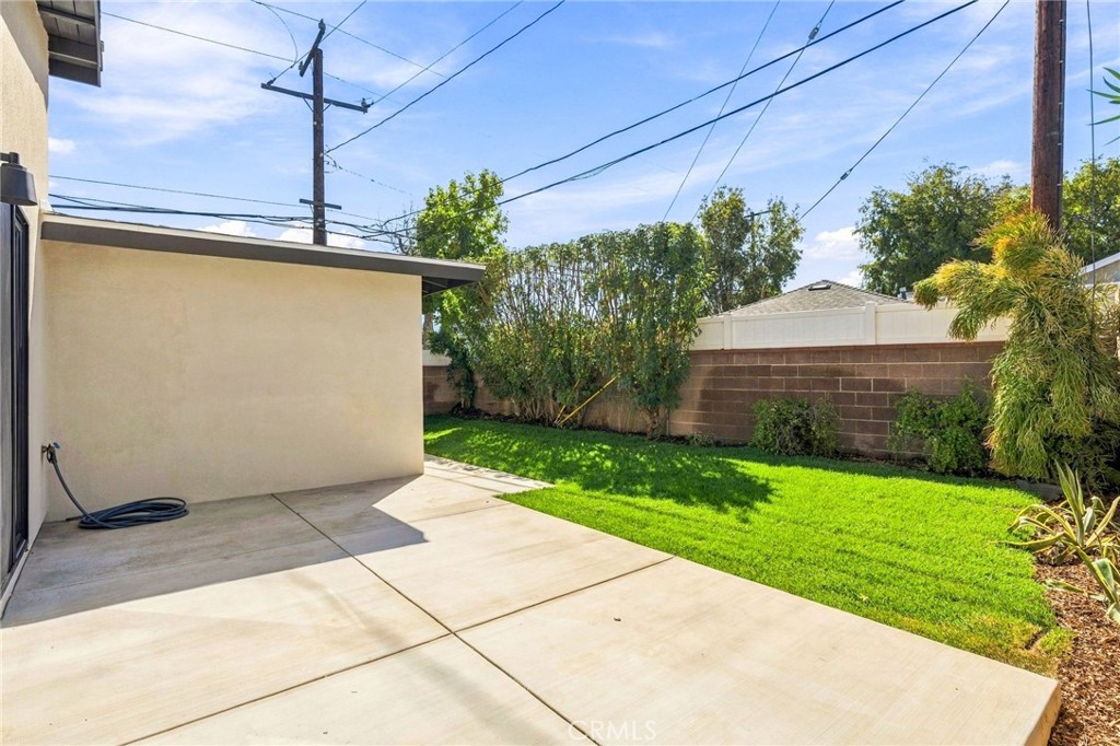2001 Carfax Property Photo 34