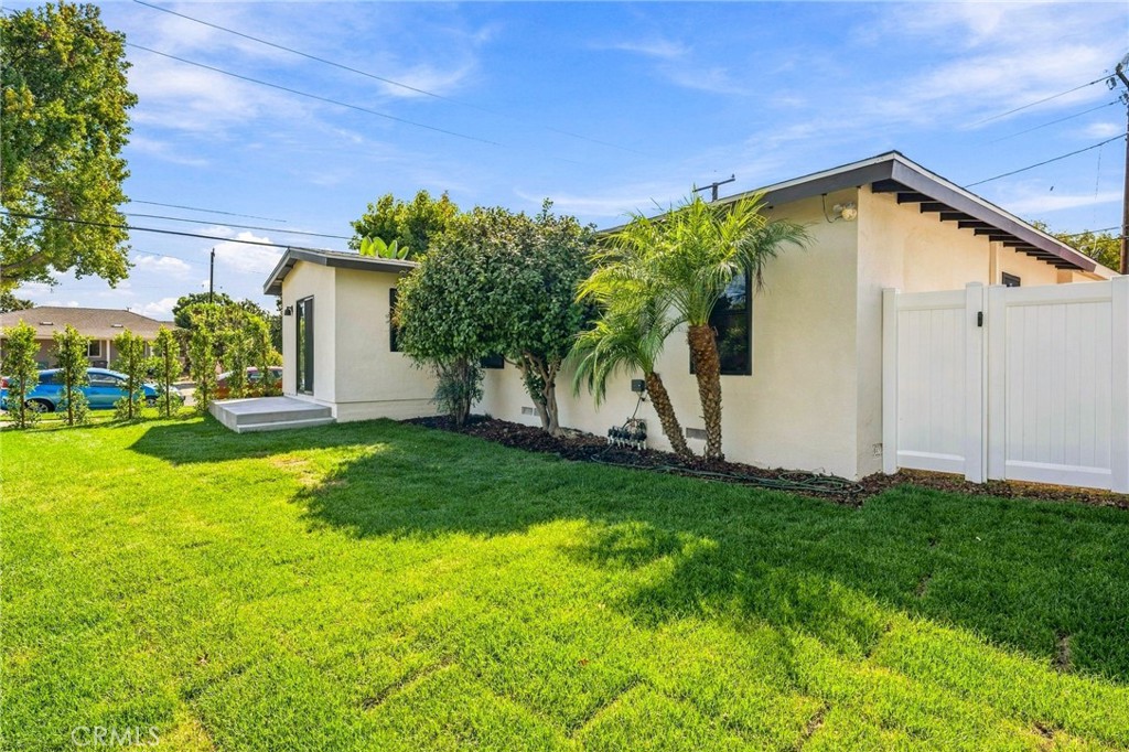 2001 Carfax Property Photo 39