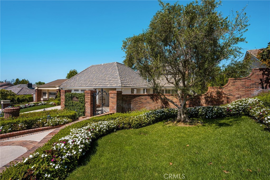 5603 E Crest De Ville Property Photo 6