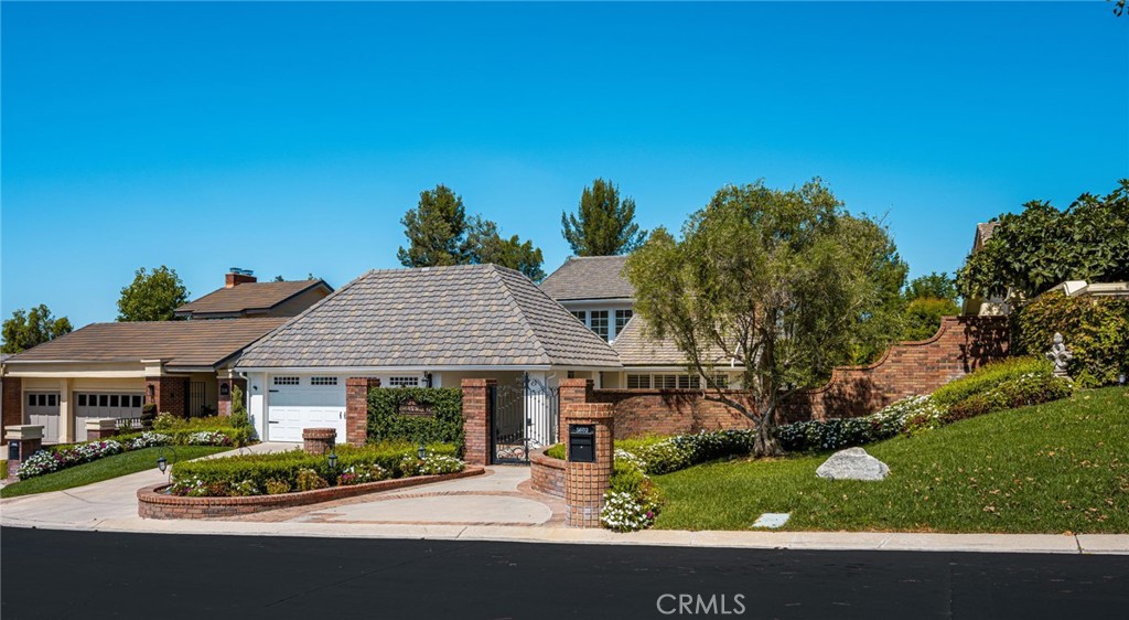 5603 E Crest De Ville Property Photo 7