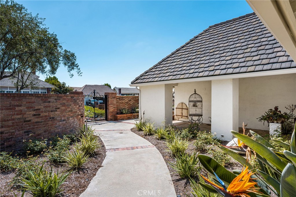 5603 E Crest De Ville Property Photo 10