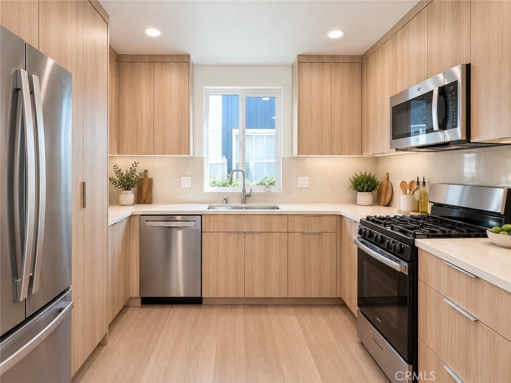 1540 S Beverly Drive 2 Property Photo 2