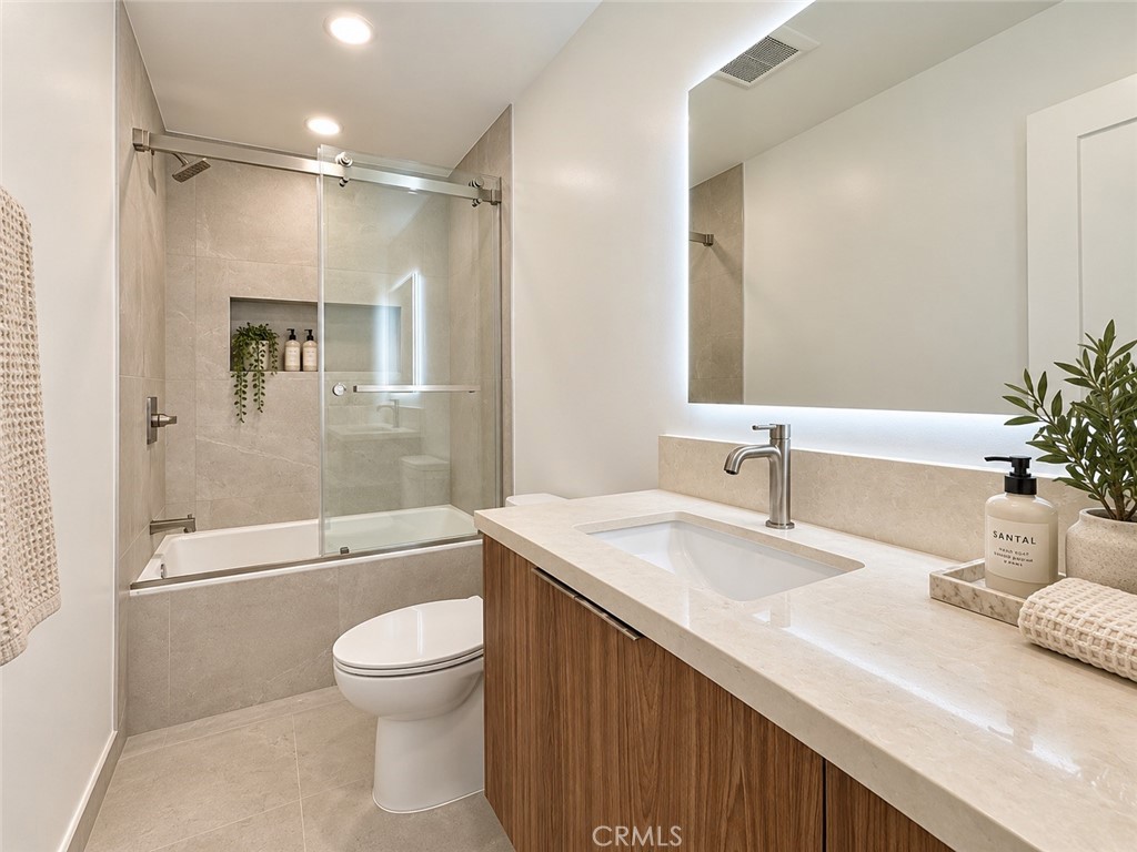 1540 S Beverly Drive 2 Property Photo 9