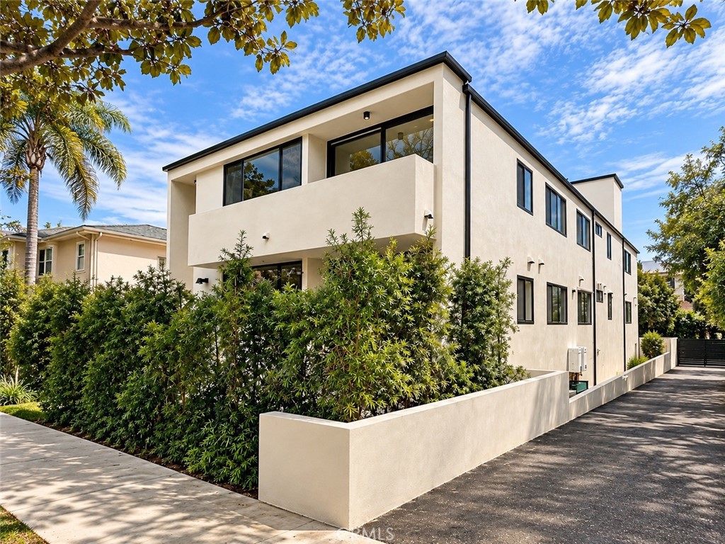 1540 S Beverly Drive 2 Property Photo 11