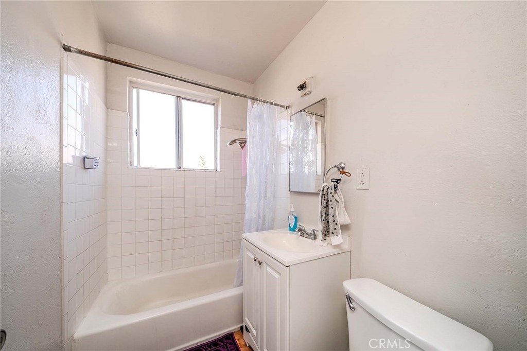 1378 E Vernon Property Photo 36