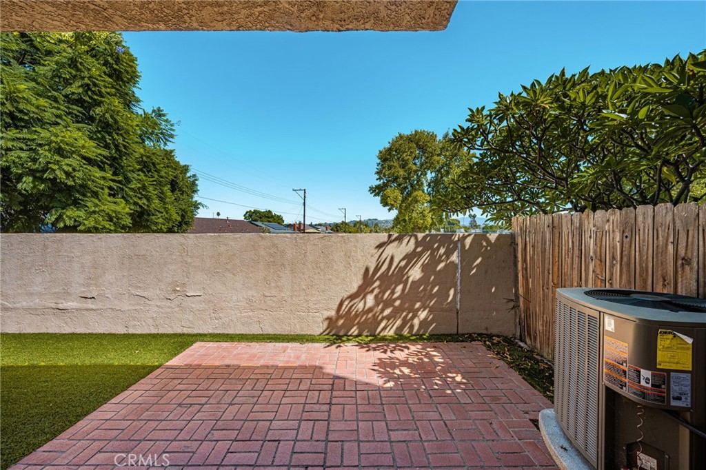 621 W Fletcher 24 Property Photo 23