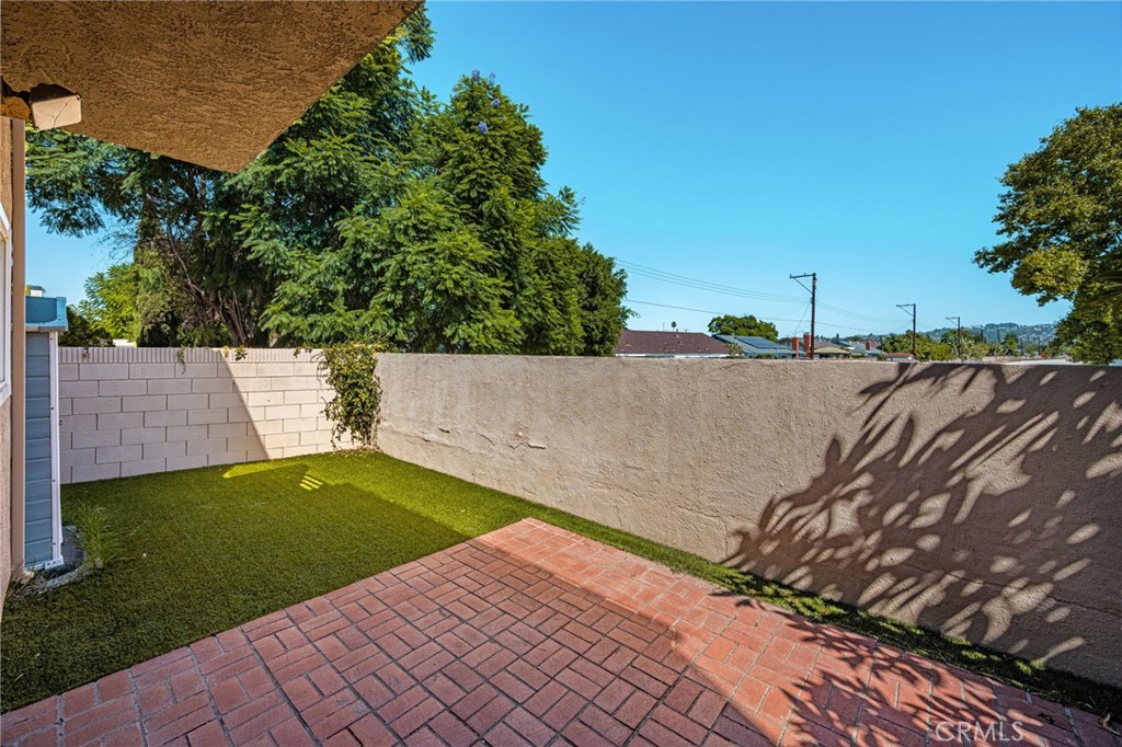 621 W Fletcher 24 Property Photo 24
