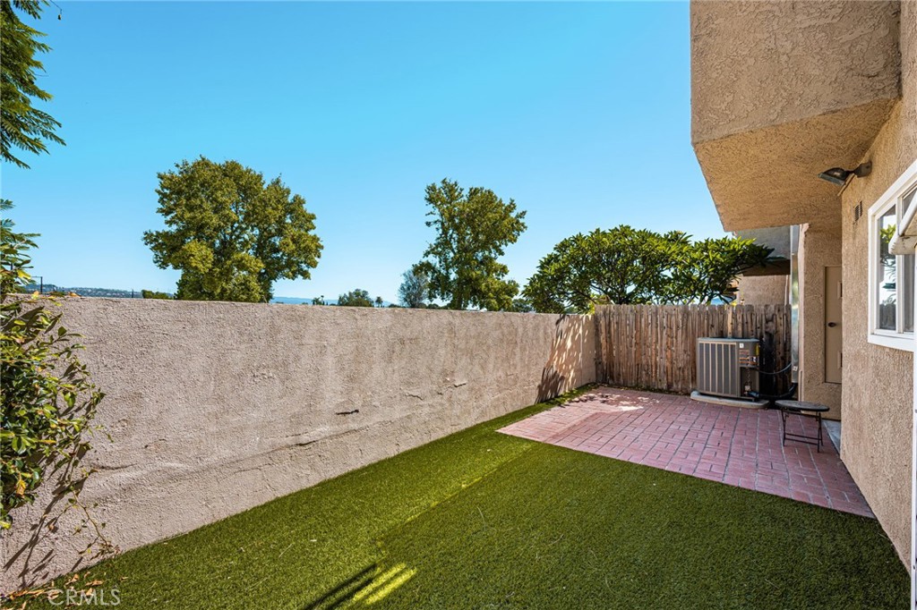 621 W Fletcher 24 Property Photo 25