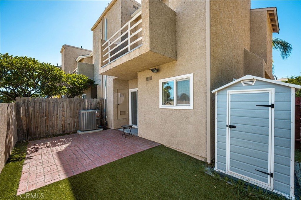 621 W Fletcher 24 Property Photo 26