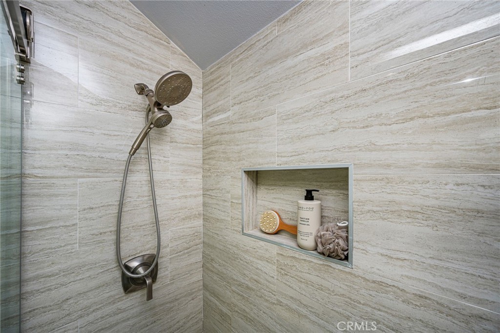 621 W Fletcher 24 Property Photo 37