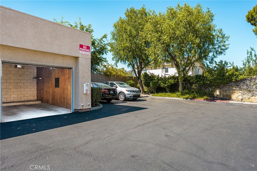621 W Fletcher 24 Property Photo 47