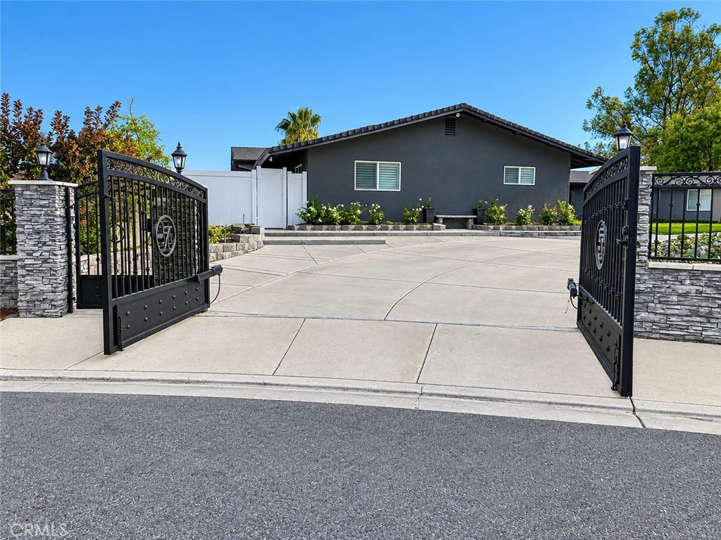 6031 Vista Del Aguila Property Photo 1