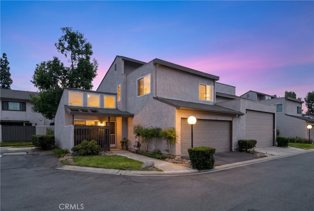 382 N Via Milano Property Photo 1