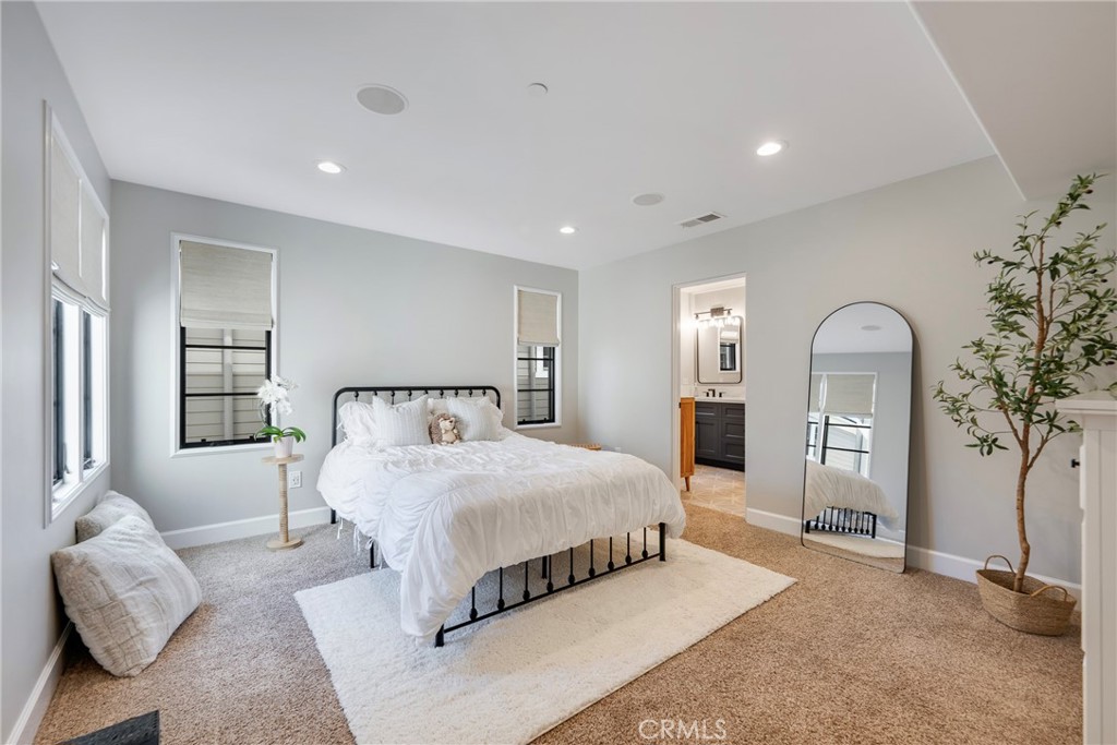 236 4th Property Photo 36