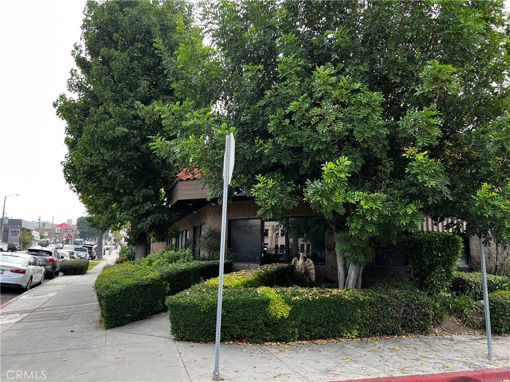 12402 Philadelphia Street Property Photo 2