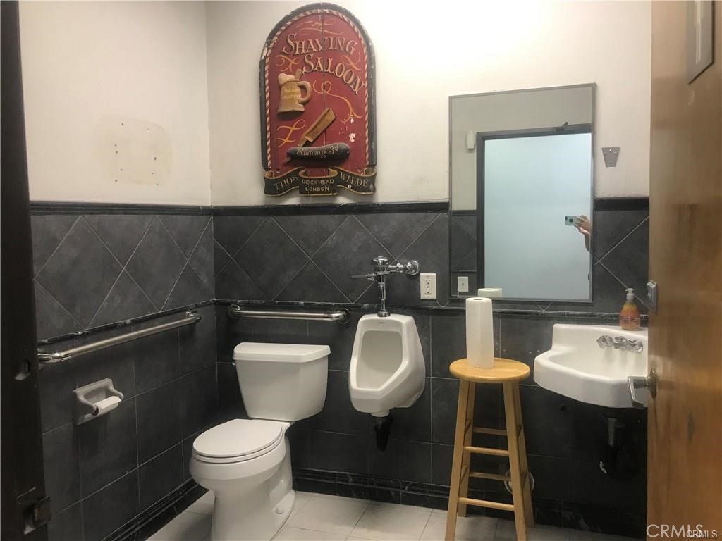 12402 Philadelphia Street Property Photo 11