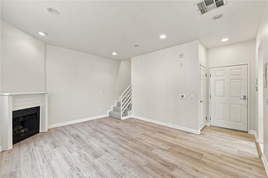 812 N Hudson 103 Property Photo 4