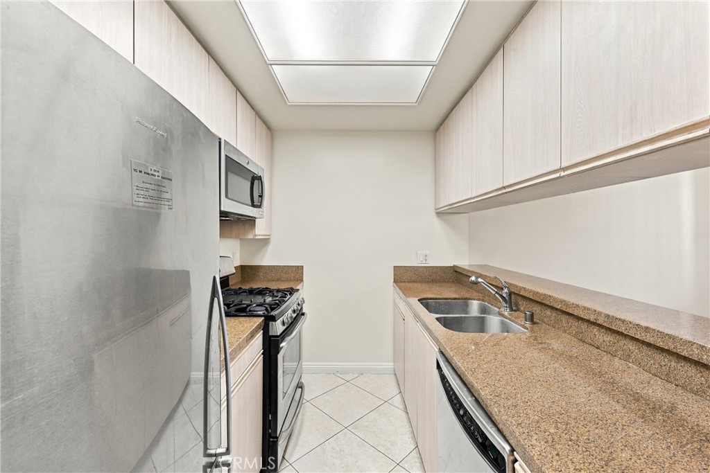 812 N Hudson 103 Property Photo 8