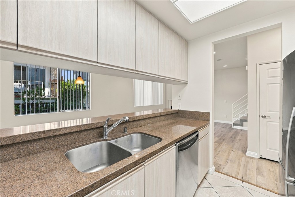 812 N Hudson 103 Property Photo 12