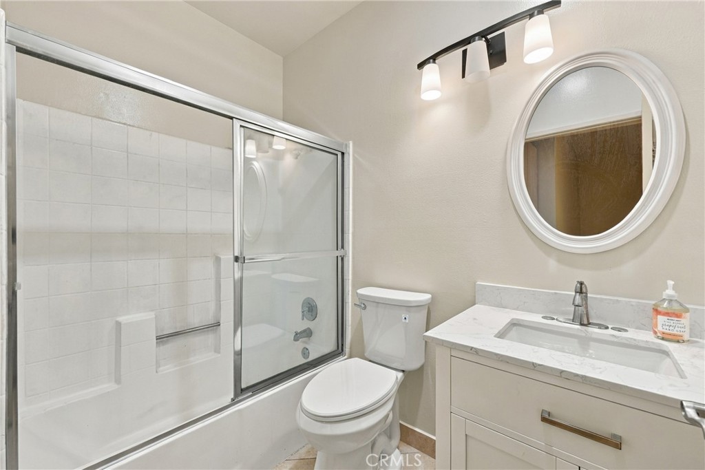 812 N Hudson 103 Property Photo 25
