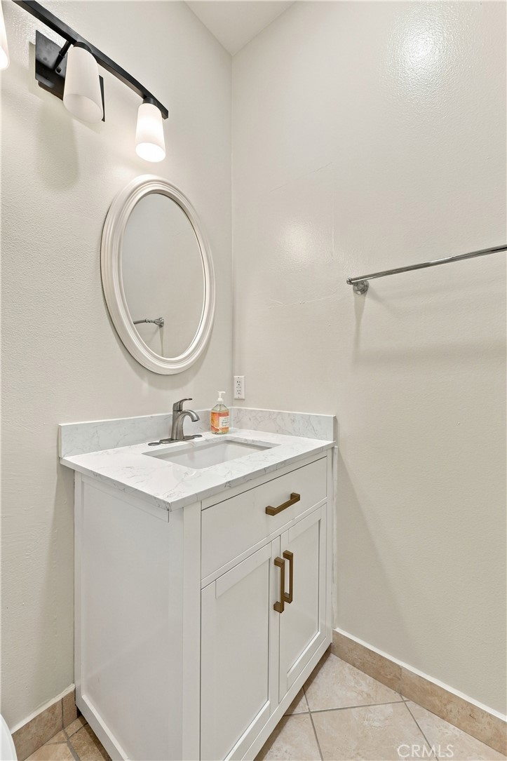 812 N Hudson 103 Property Photo 26
