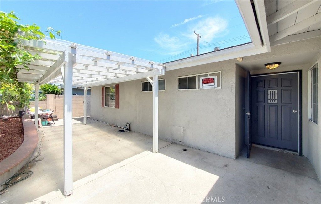 1217 S Huron Property Photo 4