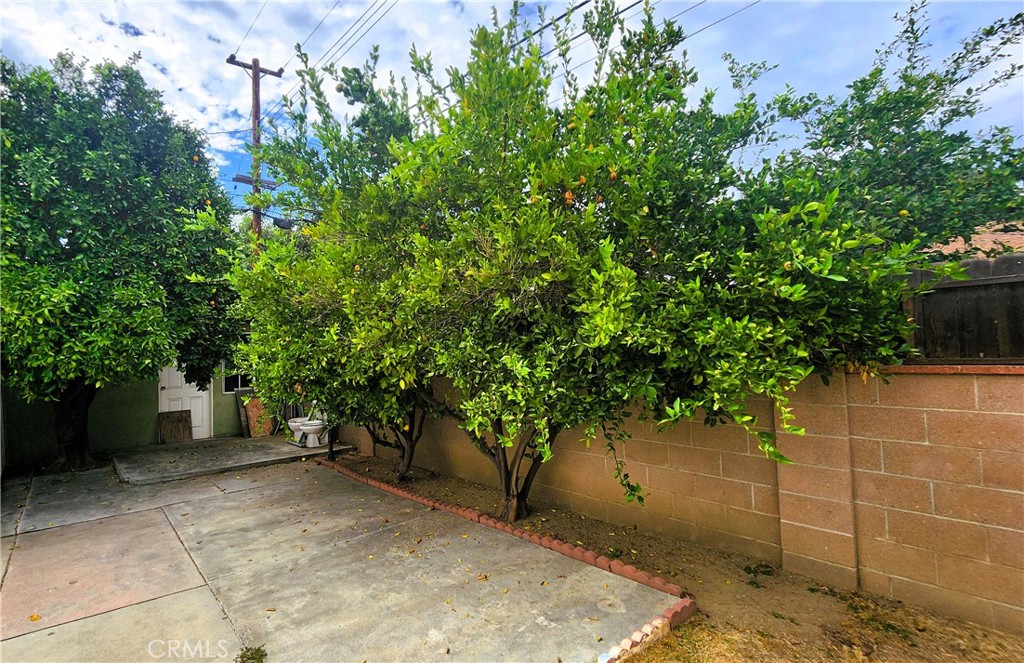 423 E Francisquito Property Photo 32