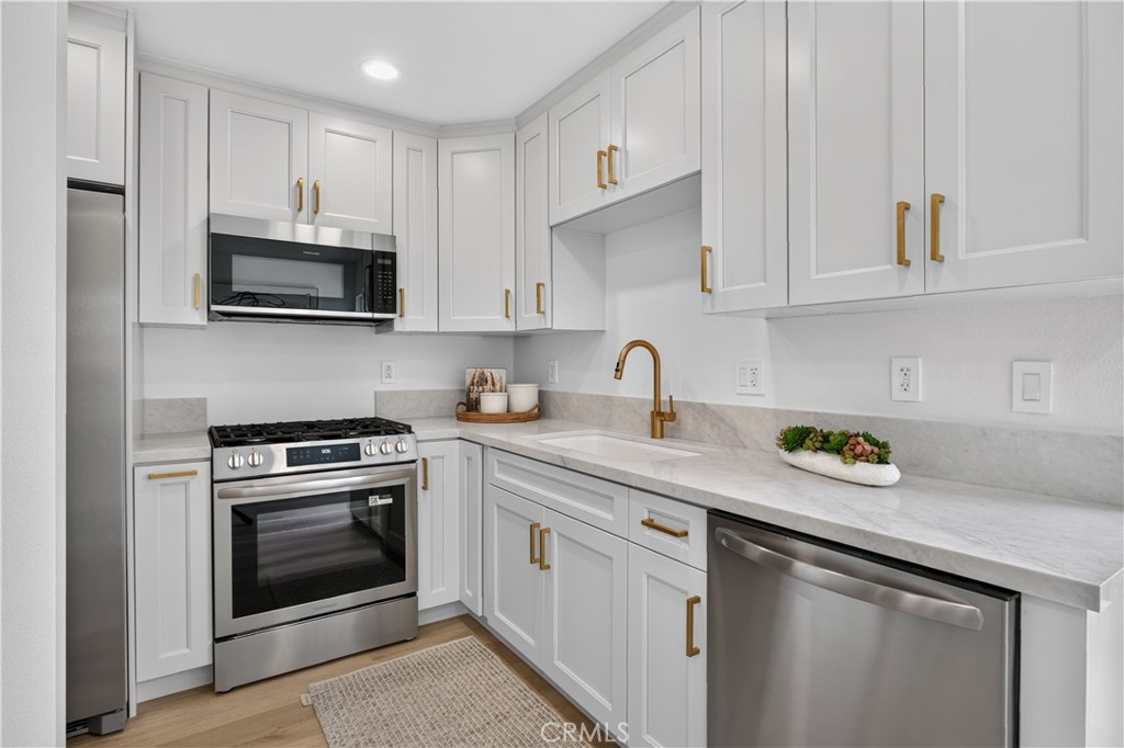 4588 Jamestown Property Photo 8