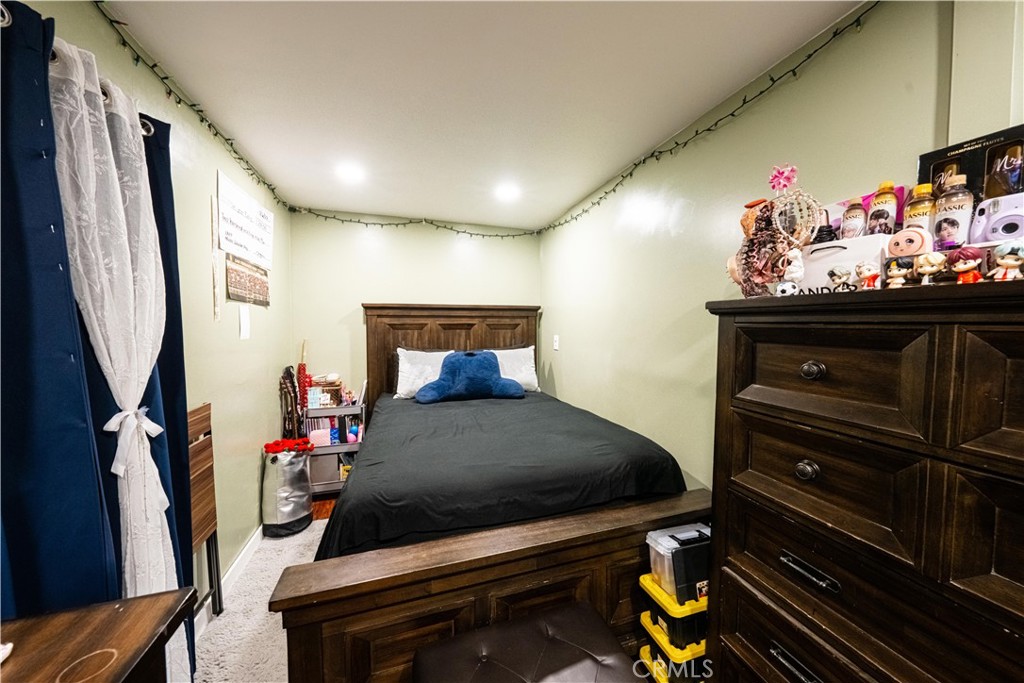 2125 Rousselle Property Photo 9