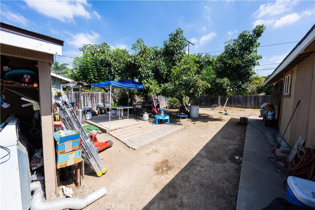 2125 Rousselle Property Photo 15