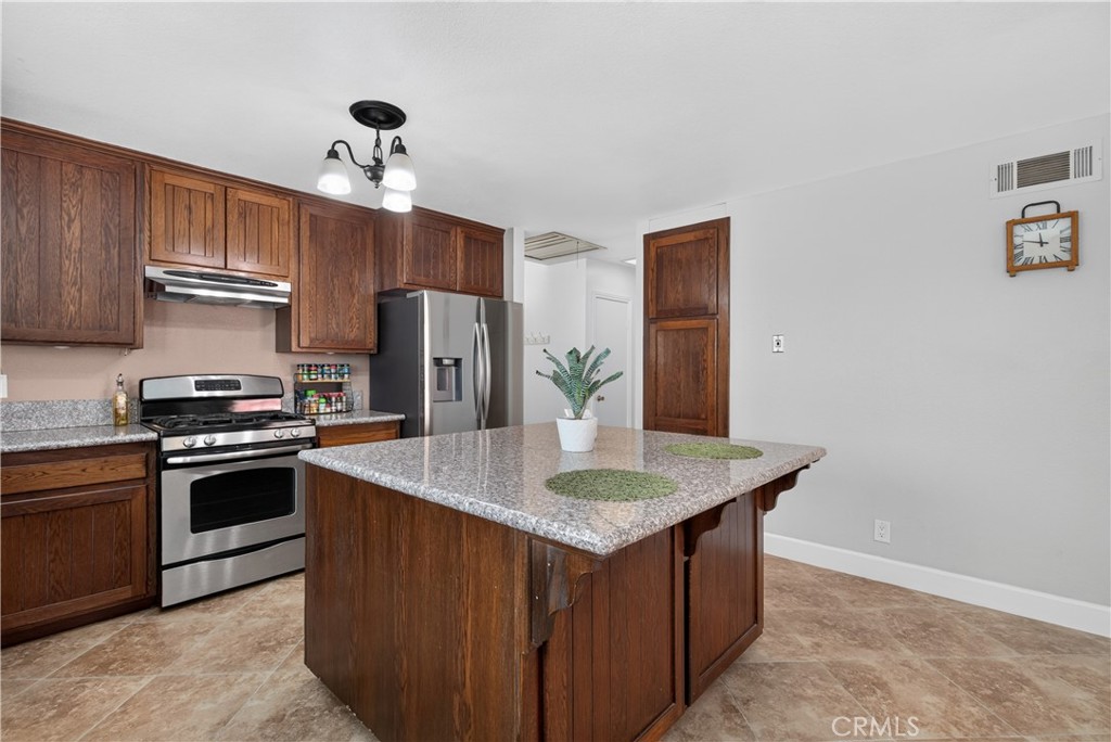 7447 Penwood Rd Property Photo 10