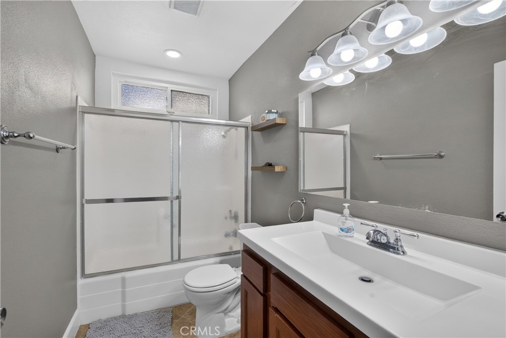 7447 Penwood Rd Property Photo 21