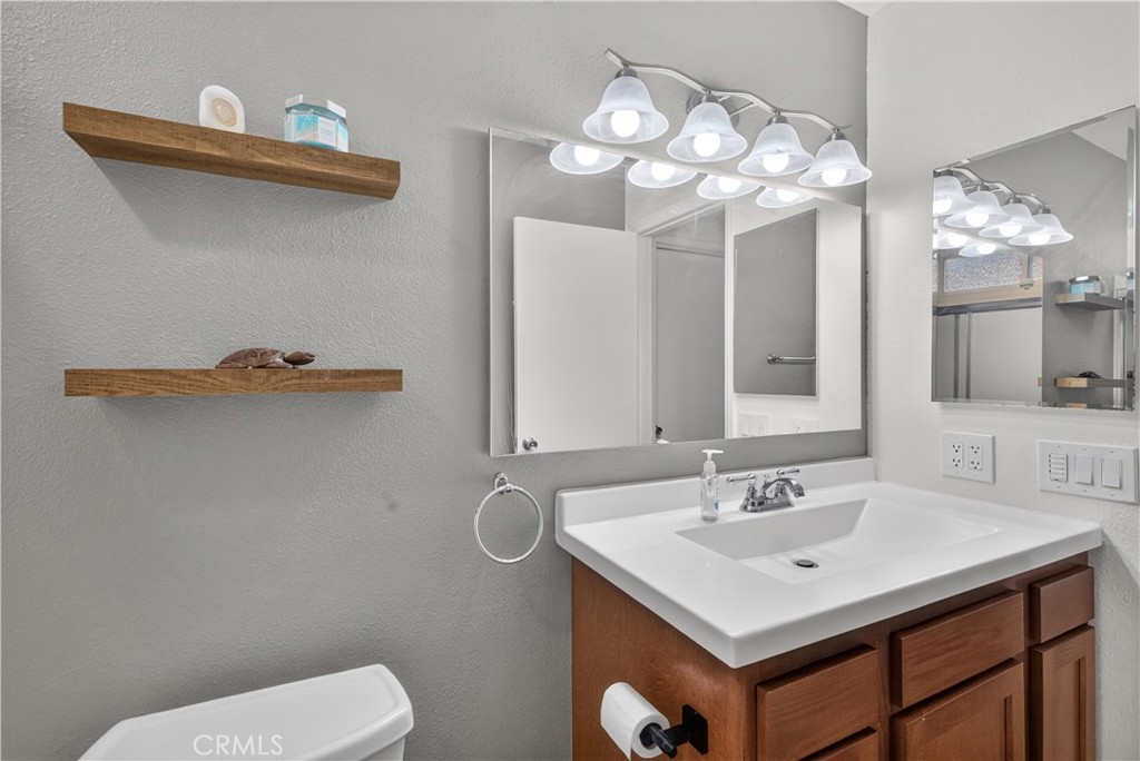 7447 Penwood Rd Property Photo 22
