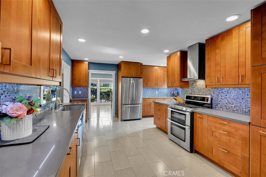 4140 Country Club Drive Property Photo 10