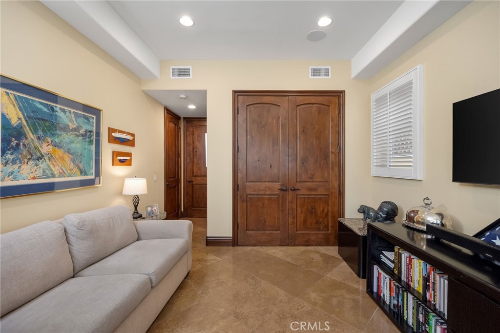 215 The Toledo Property Photo 16