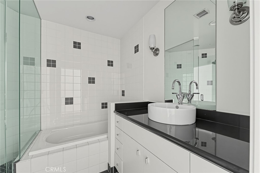 1100 Wilshire Boulevard 2207 Property Photo 27