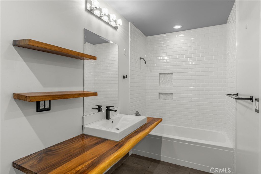 433 Pine Avenue 100 Property Photo 13