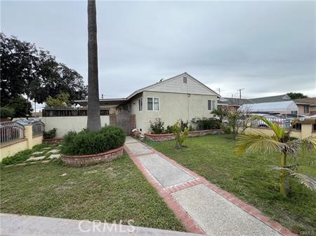 1634 E Briarvale Property Photo 3