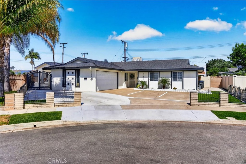 11841 Garnet Property Photo 3