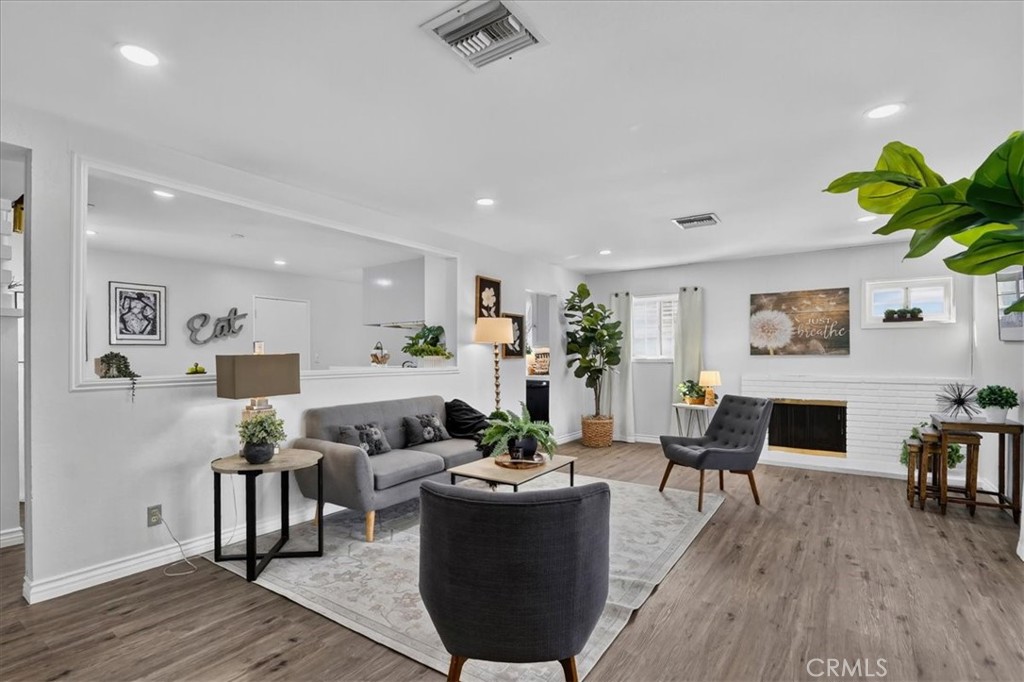 11841 Garnet Property Photo 8
