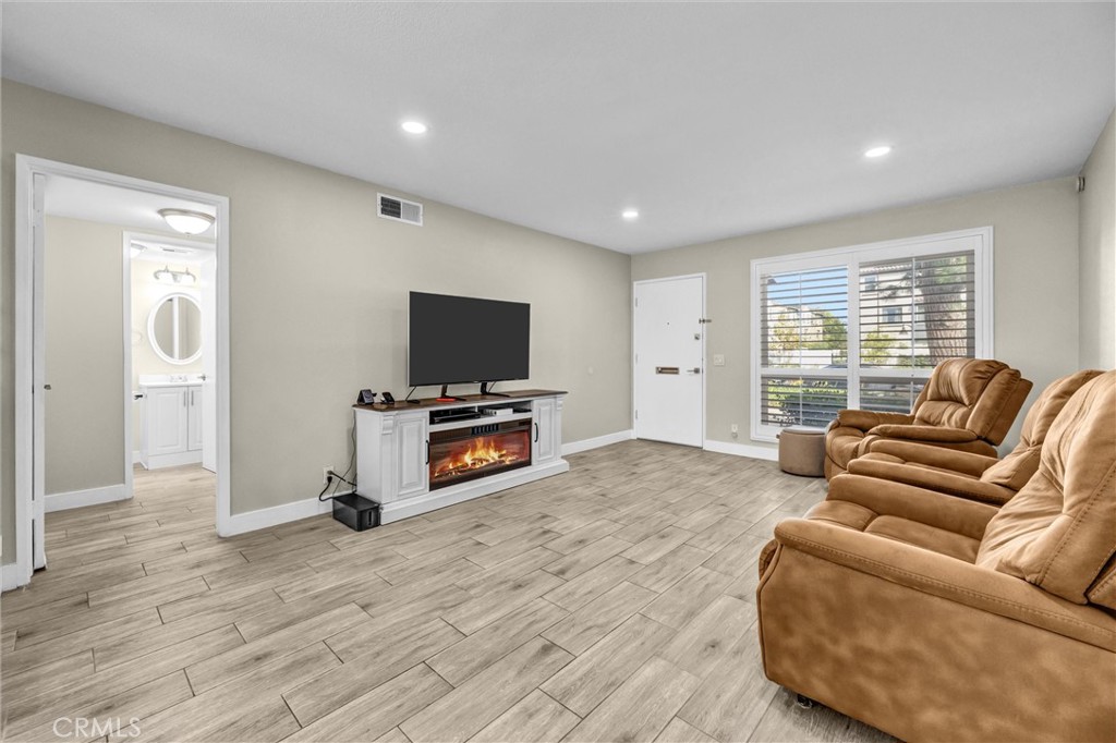 12827 Newhope Property Photo 4