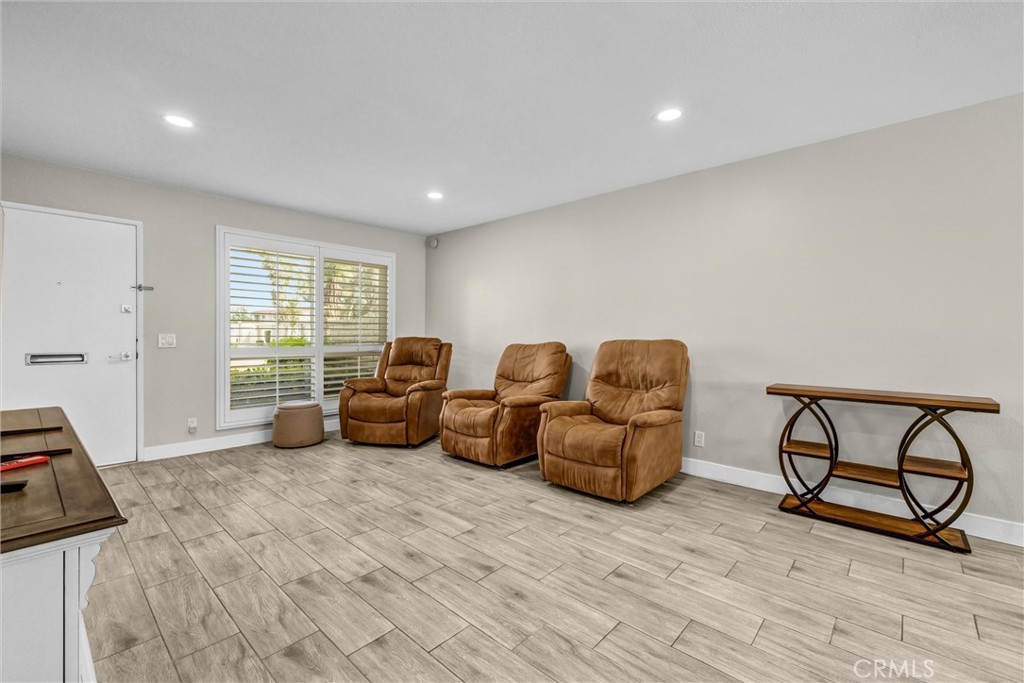 12827 Newhope Property Photo 5