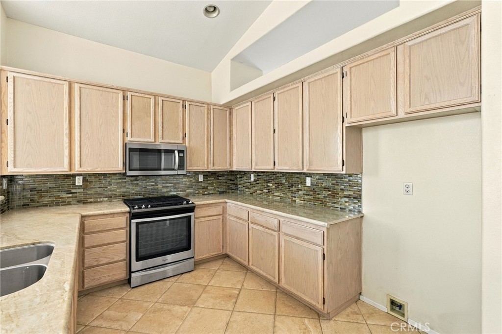 22810 Mountain Ash Property Photo 15