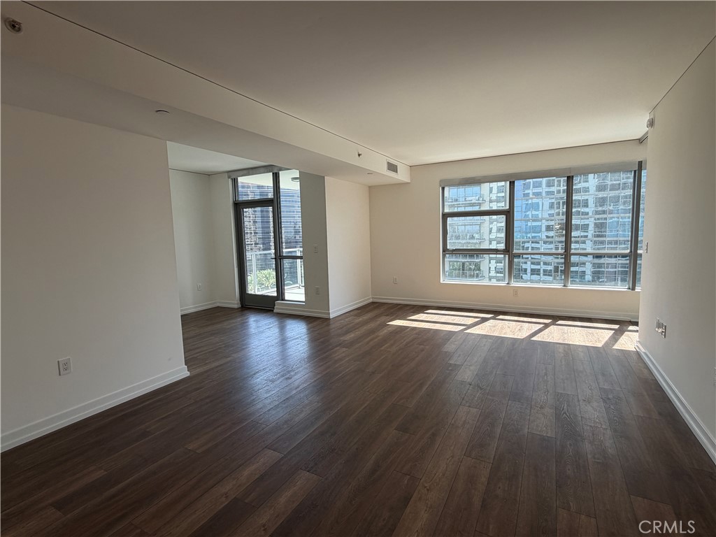 9 Macarthur Place, N. Unit 904 Property Photo 4