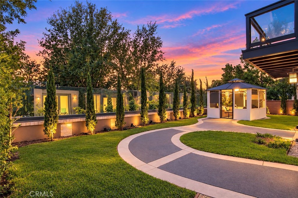 6 Mahogany Property Photo 38