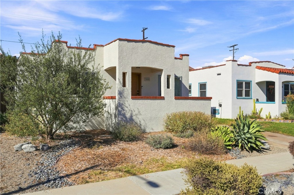 3855 E Wilton Property Photo 3
